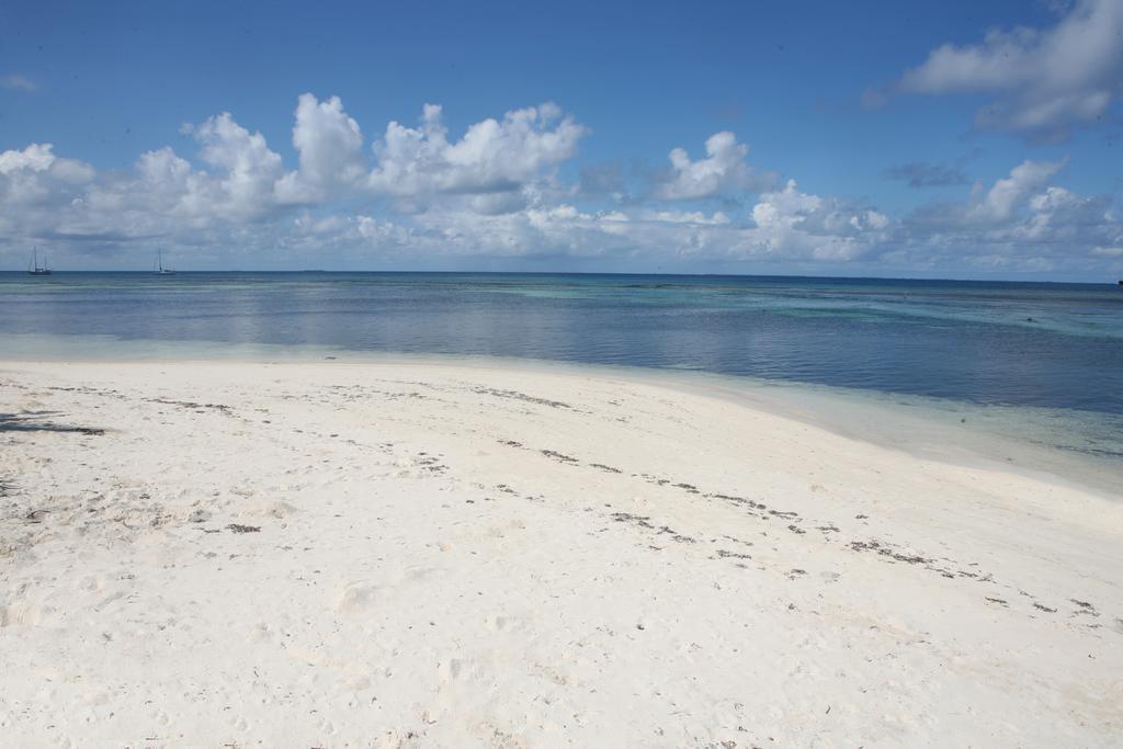 Equa Reef Maldives Otel Addu City Dış mekan fotoğraf